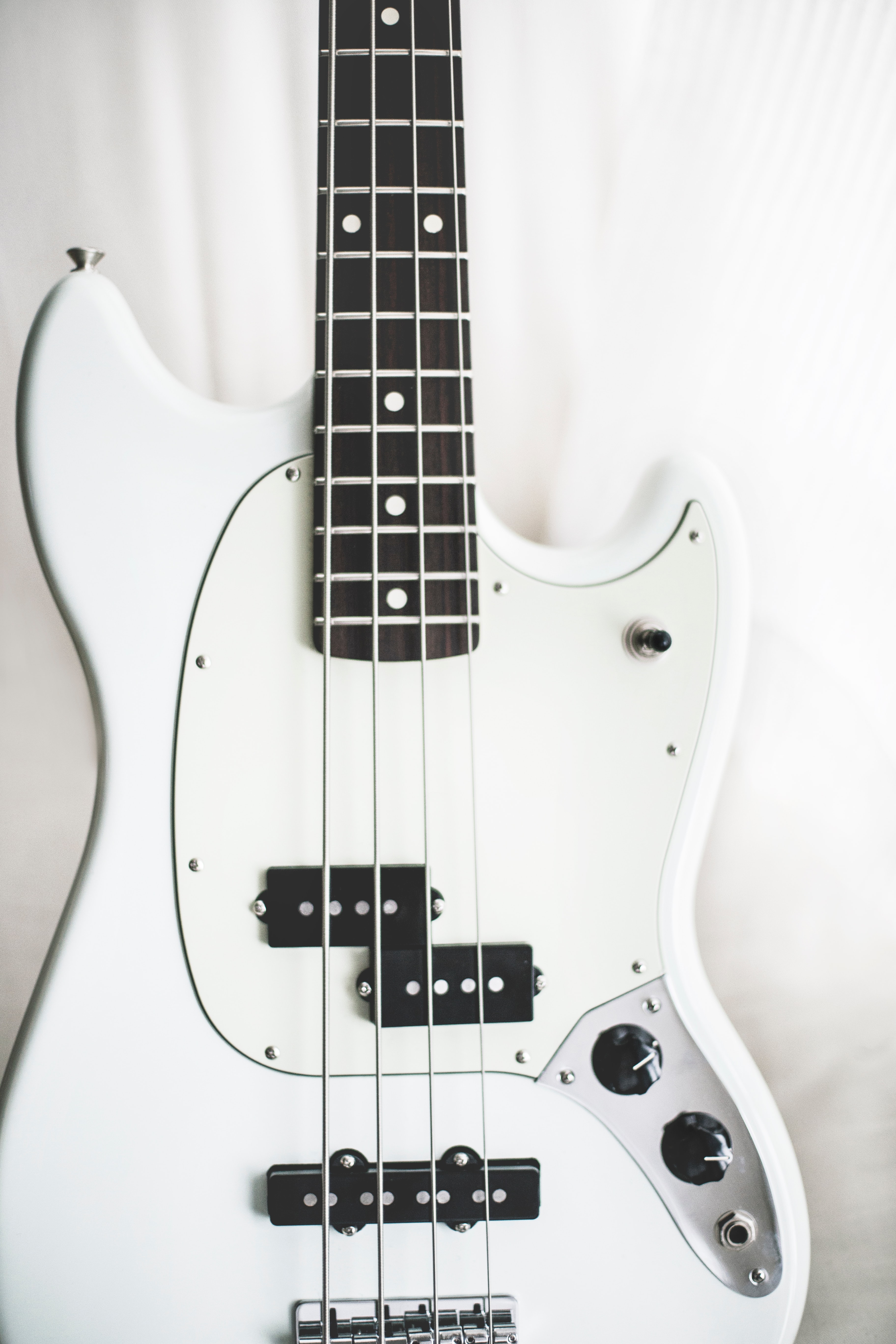 electric bass image